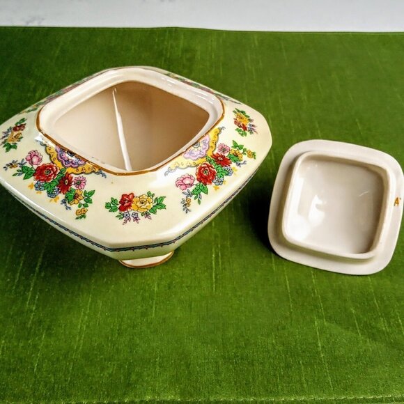 Vintage John Maddock 1930 Ivory Porcelain Covered Sugar Bowl - Picture 3 of 5